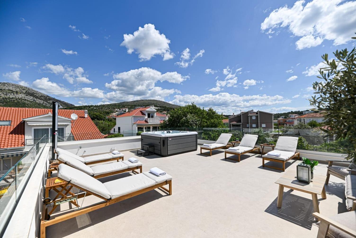 Villa Rozana - Beachfront Wellness Retreat Seget Vranjica Exterior foto