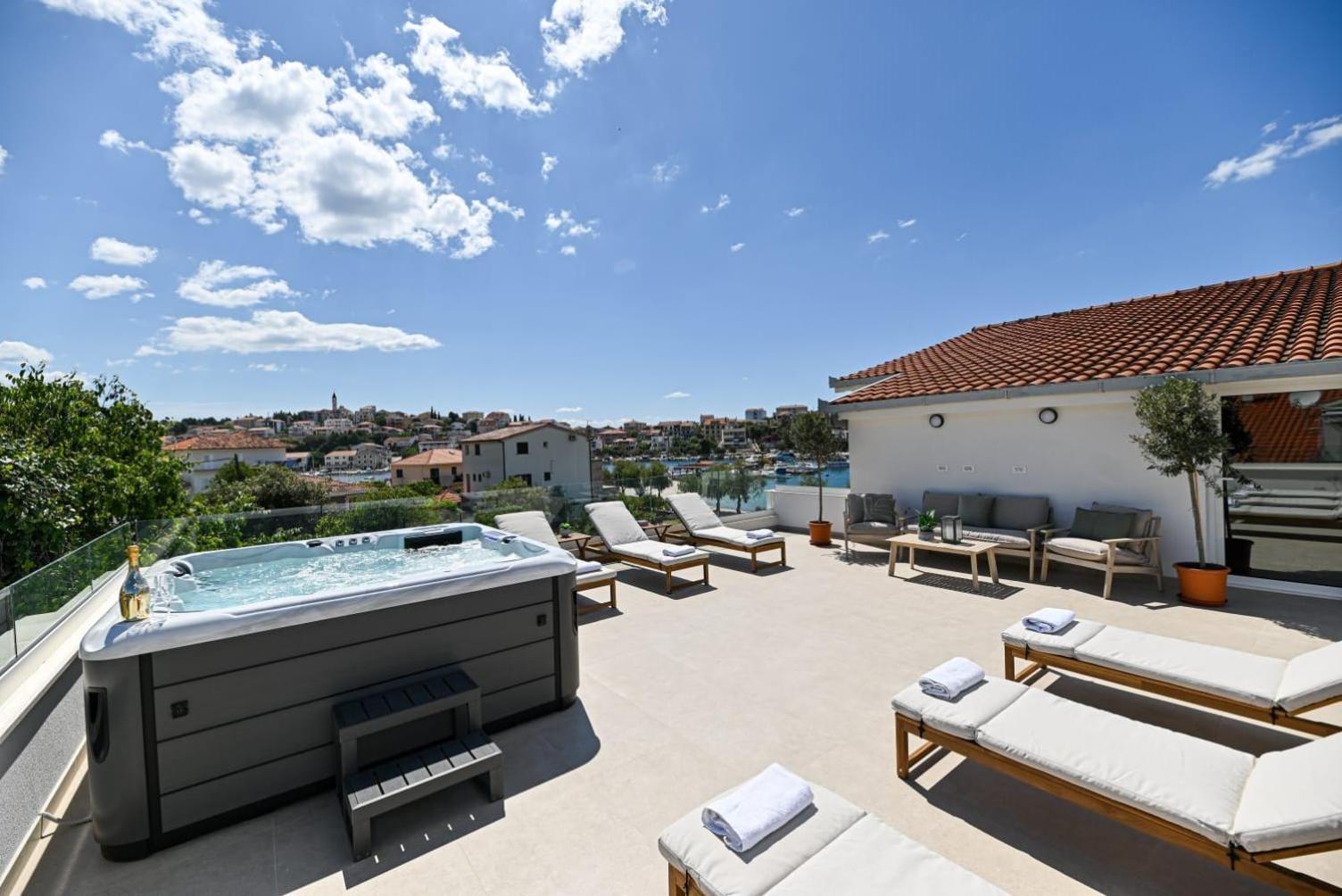 Villa Rozana - Beachfront Wellness Retreat Seget Vranjica Exterior foto