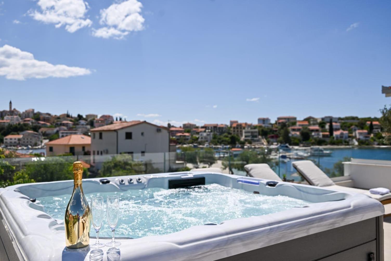 Villa Rozana - Beachfront Wellness Retreat Seget Vranjica Exterior foto