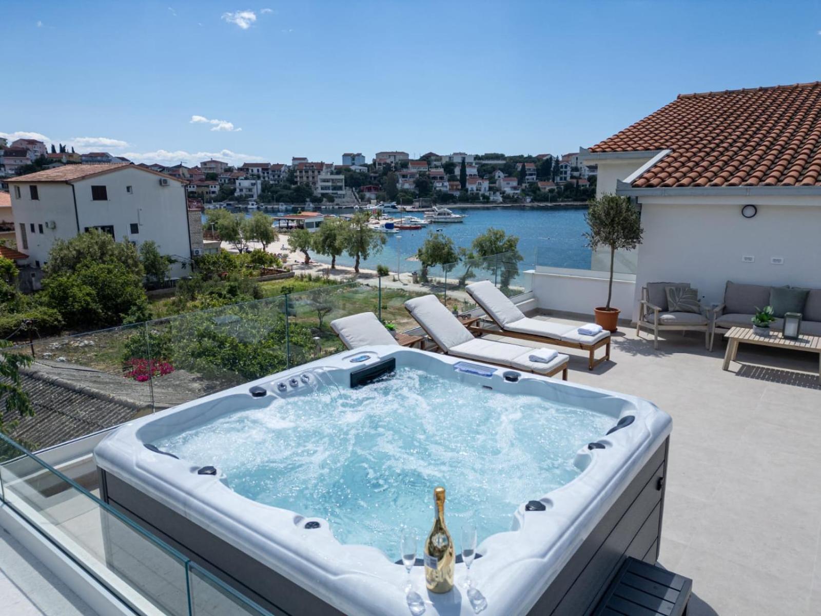 Villa Rozana - Beachfront Wellness Retreat Seget Vranjica Exterior foto