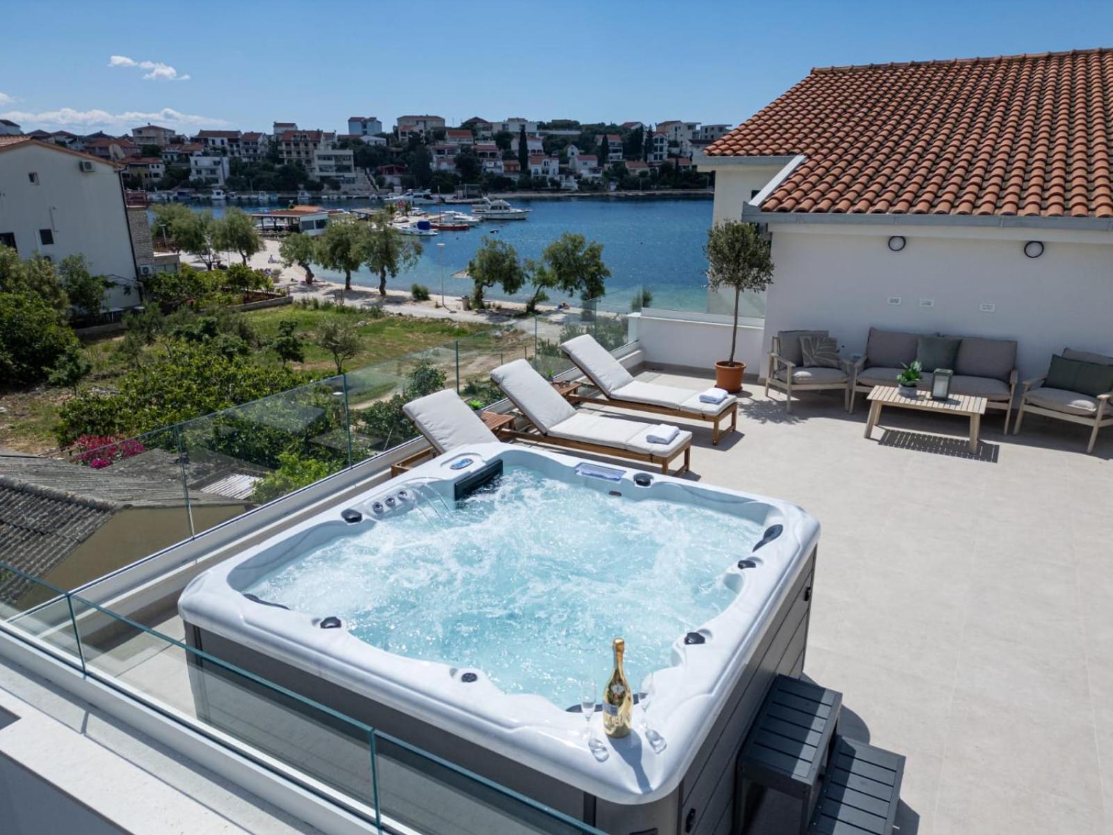 Villa Rozana - Beachfront Wellness Retreat Seget Vranjica Exterior foto