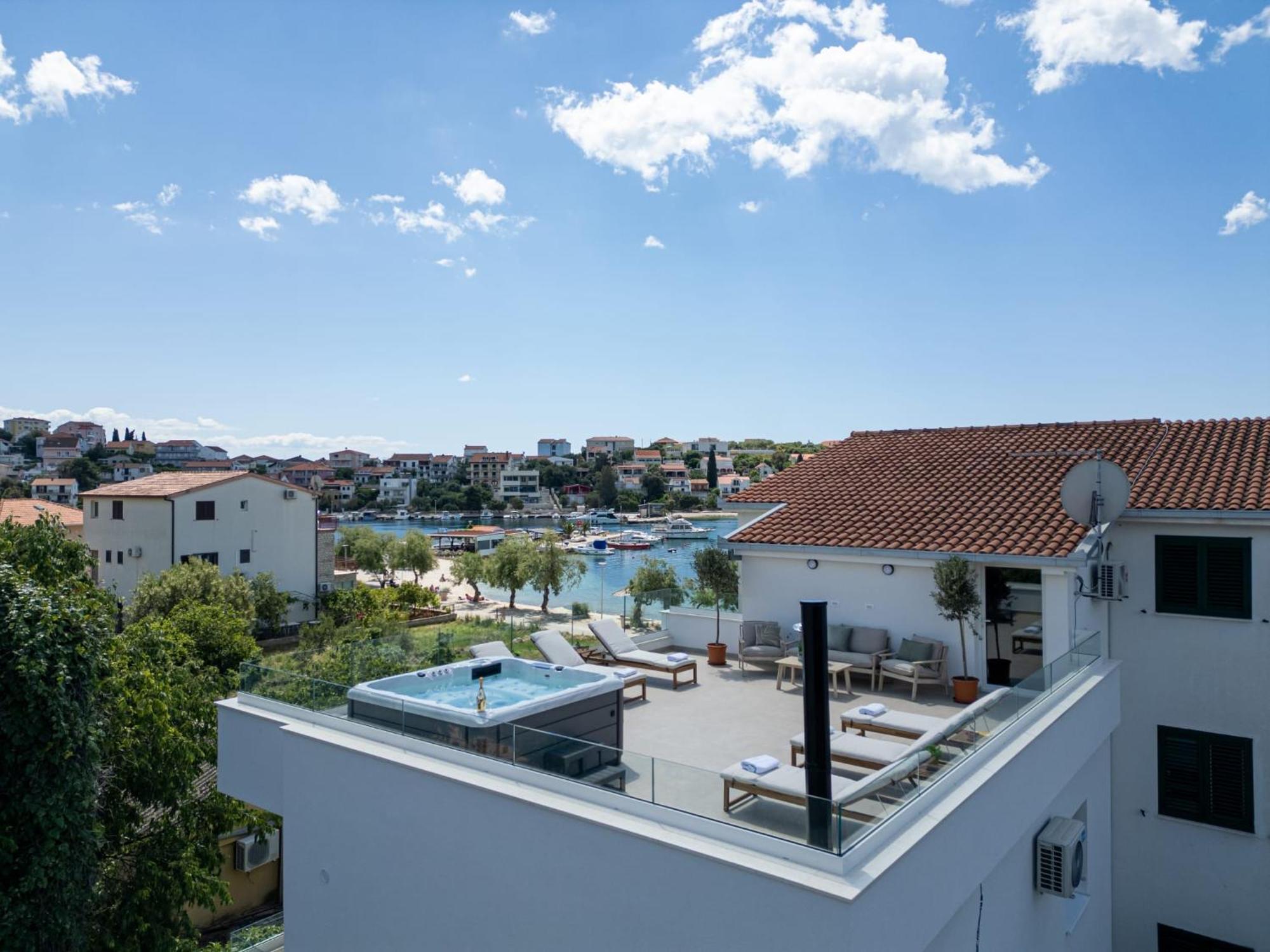 Villa Rozana - Beachfront Wellness Retreat Seget Vranjica Exterior foto