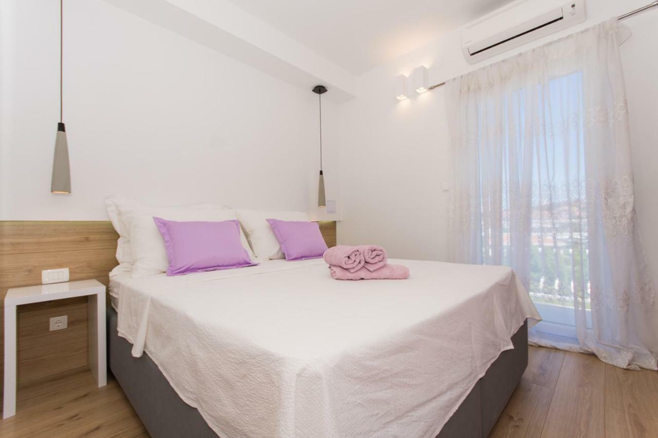 Villa Rozana - Beachfront Wellness Retreat Seget Vranjica Quarto foto