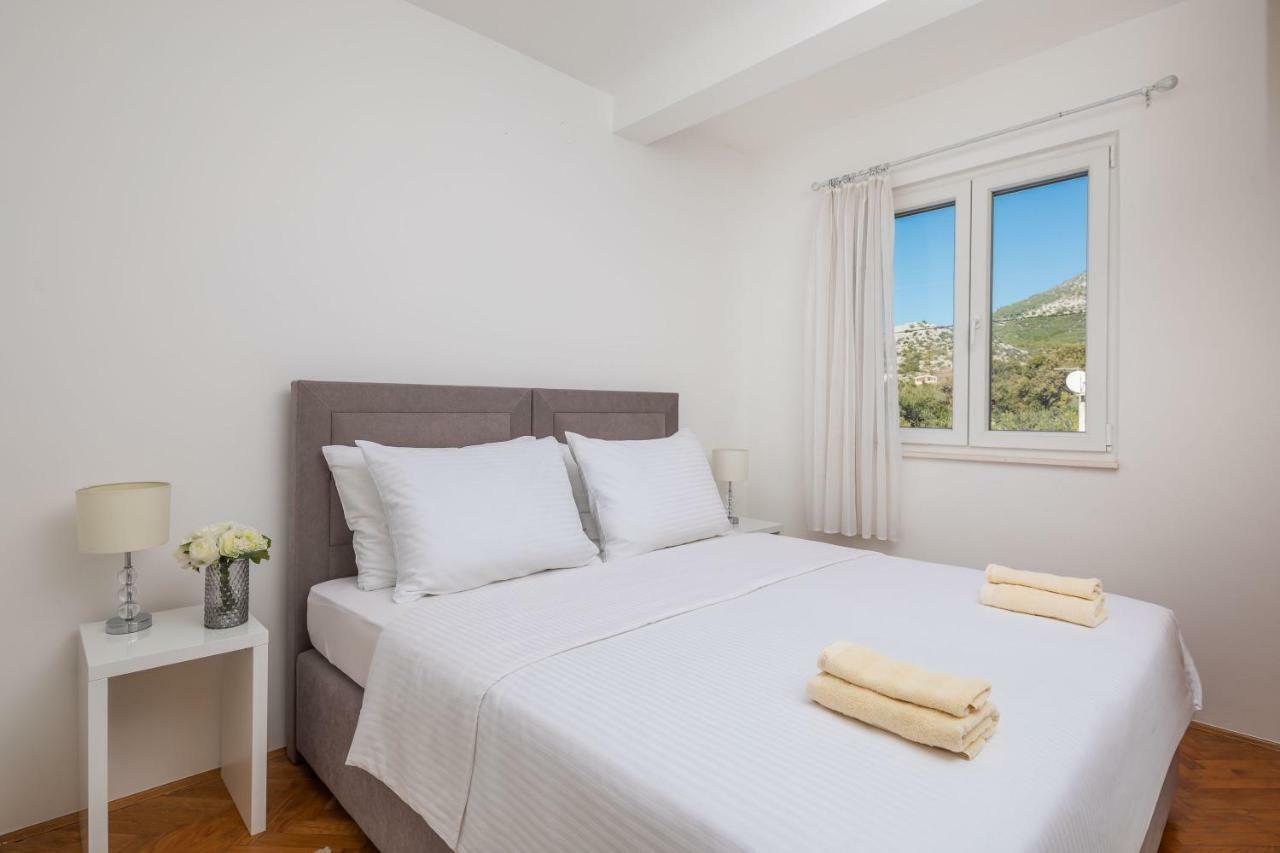 Villa Rozana - Beachfront Wellness Retreat Seget Vranjica Exterior foto